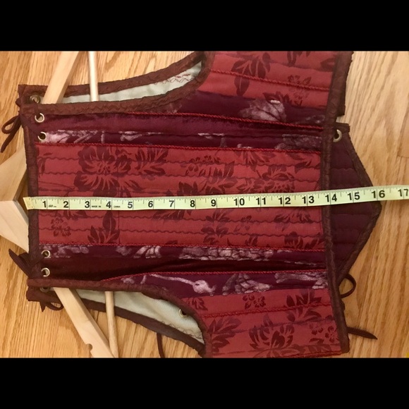 Red front laced corset ❤️ - Picture 7 of 9